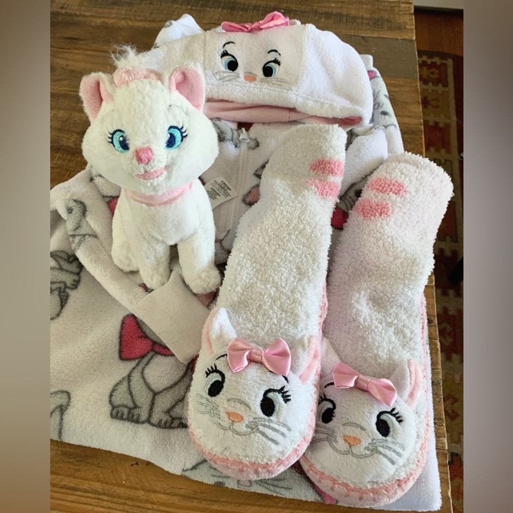 Disney Marie Bundle